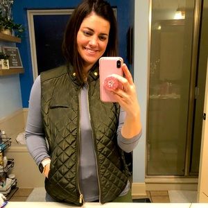 Quilted hunter green vest with Gold zipper and buttons size M